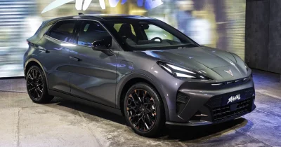 Un look affirmé, des détails intérieurs inédits, des puissances pouvant atteindre 220 ch, venez découvrir en avant-première la Cupra Raval