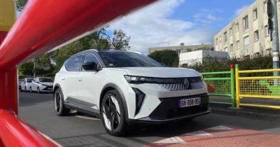 Le Renault Scénic électrique arrive en occasion et ses prix ont de quoi faire réfléchir