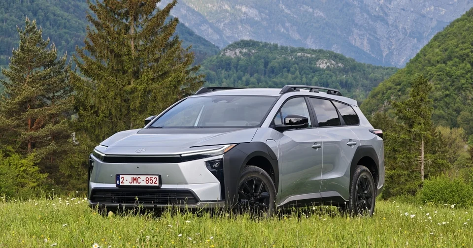Le pragmatique Toyota bZ4X Touring va-t-il manger tout cru le Peugeot E-5008 ?