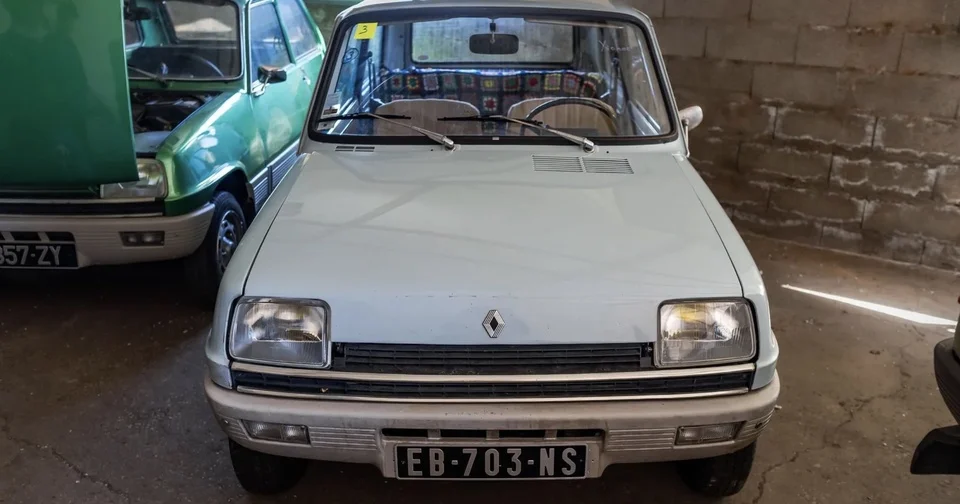 Un fétichiste de la Renault 5 en a acheté 50 et sa famille les vend toutes aux enchères