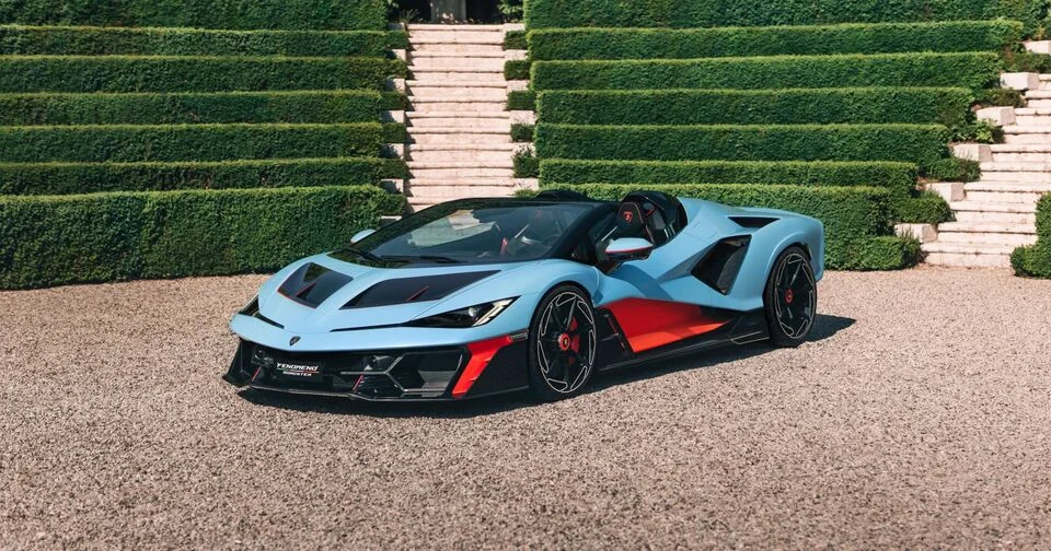 S’il se met à pleuvoir, la Lamborghini Fenomeno Roadster ne vous protègera pas