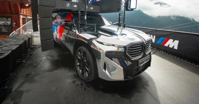 Un XM transformé en scène mobile pour DJ par BMW