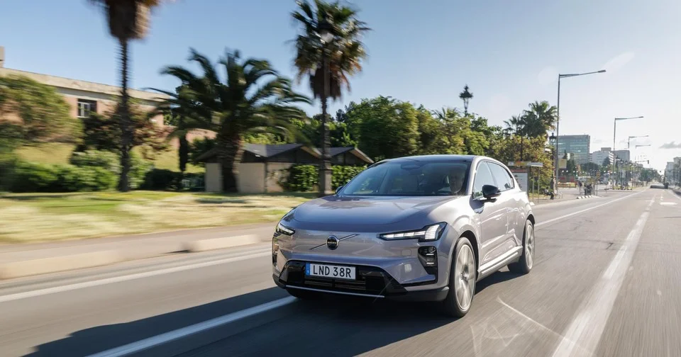 Plus luxueux qu’une Tesla, moins cher qu’une Mercedes: le Volvo EX60 est-il le compromis parfait ?