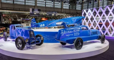 L’envol du losange : Renault fait revivre ses « Flèches Bleues » ce week-end à La Ferté-Alais