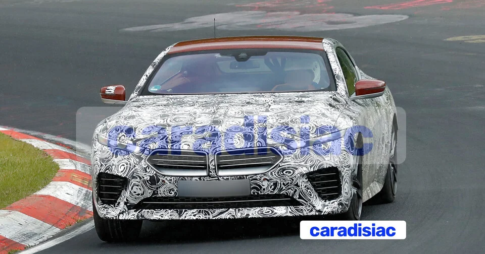 Pour les amoureux des belles carrosseries, la BMW Speedtop poursuit ses essais sur le circuit du Nürburgring avant sa commercialisation.
