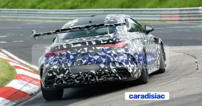 Avec la série Mythos, Mercedes propose des voitures encore plus exclusives et sportives que les Mercedes-AMG dont elles reprennent la base.