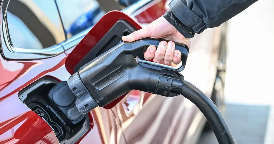 Face à la baisse des flottes et la perte de valeur des modèles électriques, les géants du leasing font leur révolution