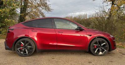 Rappel Tesla : 15 000 Model Y doivent passer par les ateliers pour un simple autocollant