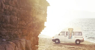 Canicule et vanlife : Pourquoi la climatisation est une utopie, à moins de s’installer dans un camping