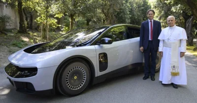 À propos du design clivant de la Ferrari Luce, le Pape Léon XIV n’a pas dit ce qu’il en pensait