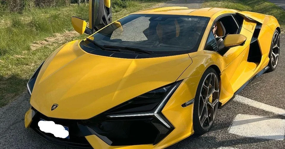 Elle roule à 130 km/h en Lamborghini Revuelto, les gendarmes lui confisquent