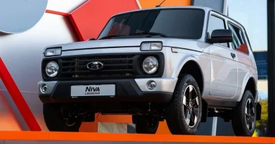 Le Lada Niva russe ne meurt jamais : il reçoit un nouveau moteur, son premier airbag et il rouillera moins