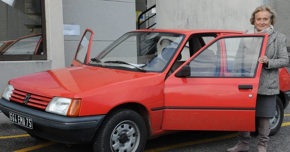 Disparition de Bernadette Chirac : de la Corrèze aux Pièces Jaunes, en passant par sa Peugeot 205 rouge, le destin de la Première dame préférée des Français