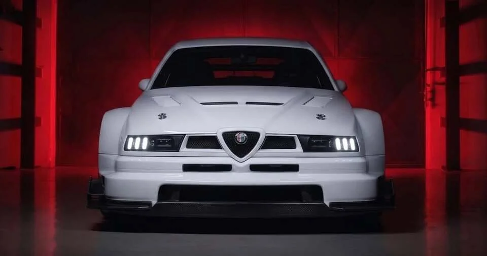 55-SGT, la fausse vieille Alfa Romeo qui va faire frissonner les puristes