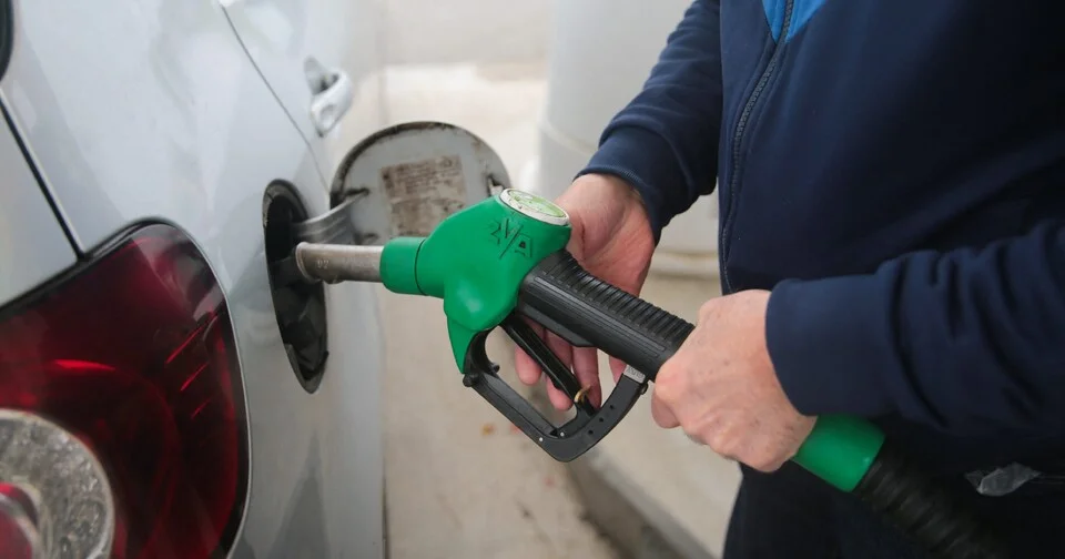 Comment fonctionne ce « clac » si caractéristique à chaque fois que l’on fait le plein ?