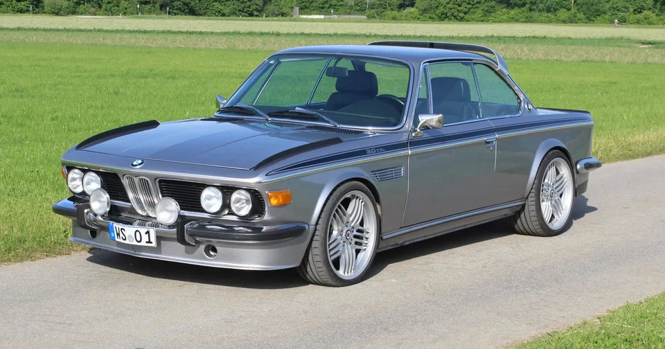 Quelqu’un s’est embêté à transformer une BMW M5 E39 en E9 surmotorisée