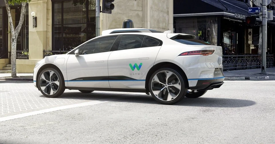 Filmé par 29 caméras d’une voiture autonome, il parvient à prendre la fuite sans aucune trace