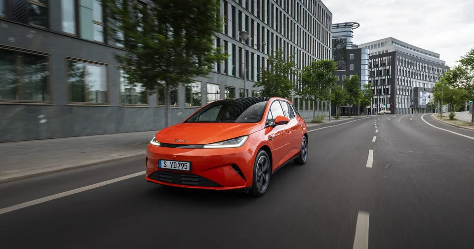Que vaut la BYD Dolphin G DM-I, cette citadine hybride rechargeable chinoise vendue moins cher qu'une hybride ?