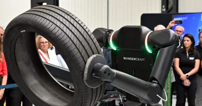 Les robots ouvriers dans les usines, ce n’est pas pour demain, mais pour tout de suite