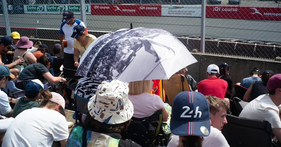 Les 24-Heures du Mans côté fauteuils pliants et ombrelles