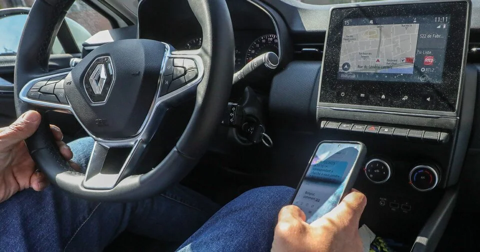 Vous ne devinerez jamais combien de permis ont été retirés à cause du téléphone au volant