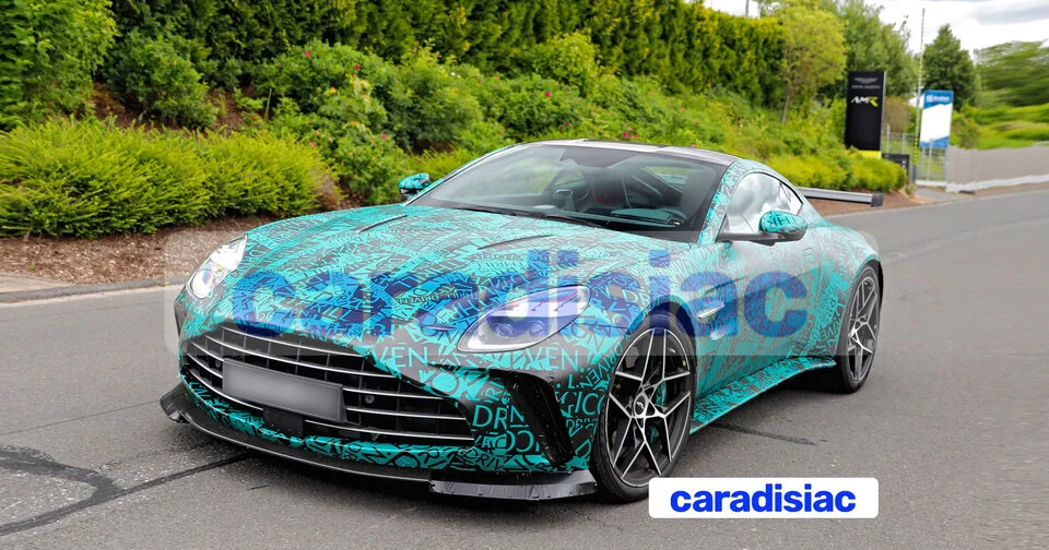 Débarrassée de ses échappements factices, l’Aston Martin Vantage RS est désormais beaucoup plus proche d’un véhicule de production.