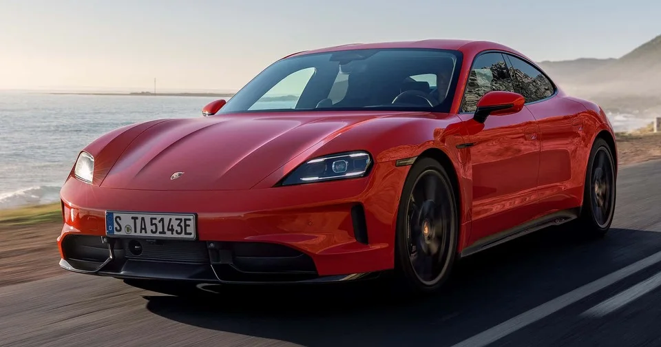La Porsche Taycan électrique devient un monstre d’autonomie et gagne une fausse boîte de vitesses, inspirée de Hyundai