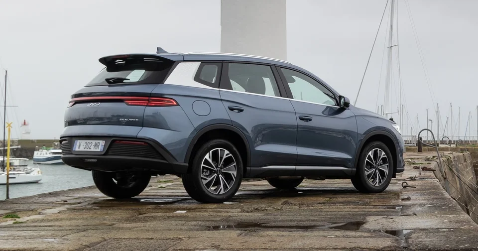 Un gros SUV hybride rechargeable à seulement 300€ par mois ? Le constructeur BYD y arrive presque
