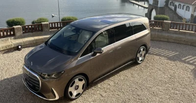L’énorme Mercedes VLE est-il réellement agile comme une ballerine ?