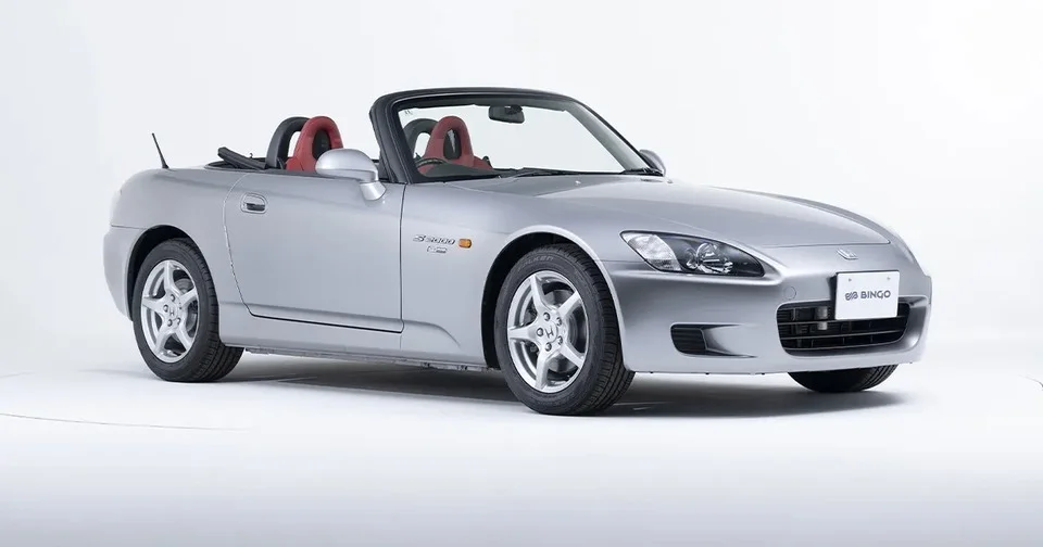 Qui veut une Honda S2000 presque neuve ?