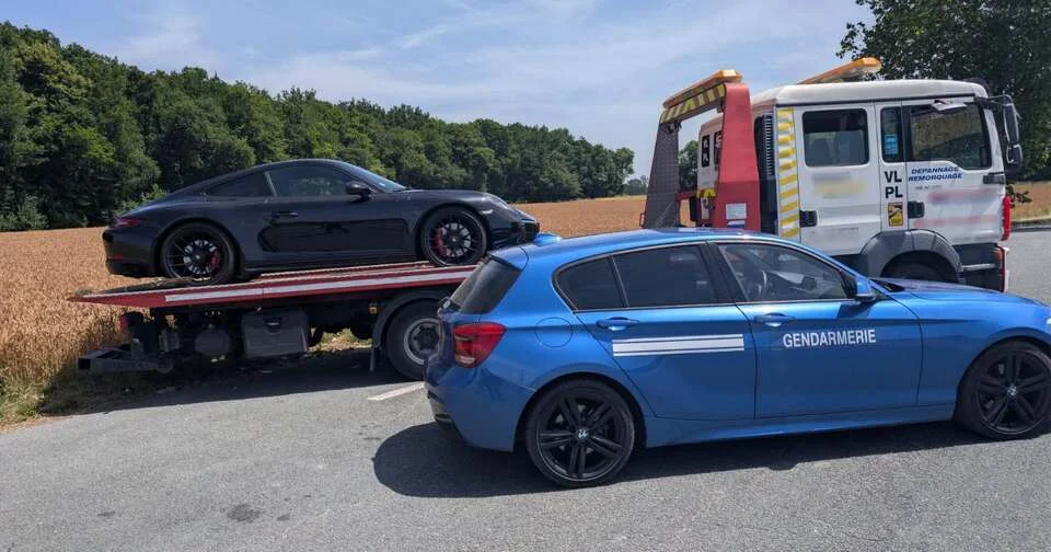 La « petite » BMW Série 1 des gendarmes s’attaque à beaucoup plus puissant qu’elle