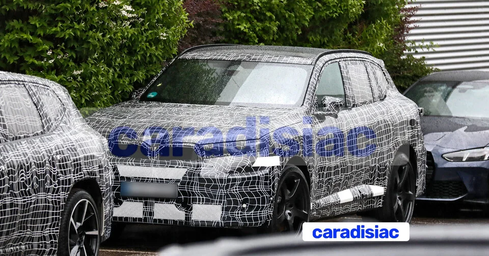 Toujours plus de puissance pour les SUV électriques de BMW. La marque munichoise prépare le BMW iX5 M qui devrait développer jusqu’à 700 ch.