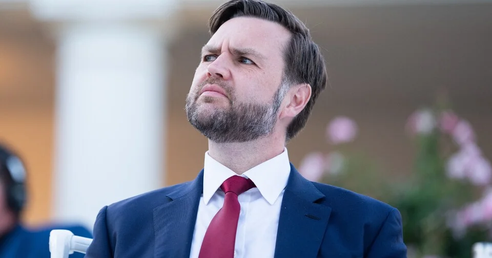 Du Groenland à l'Italie : Les déplacements de J.D Vance échauffent le bitume et les esprits
