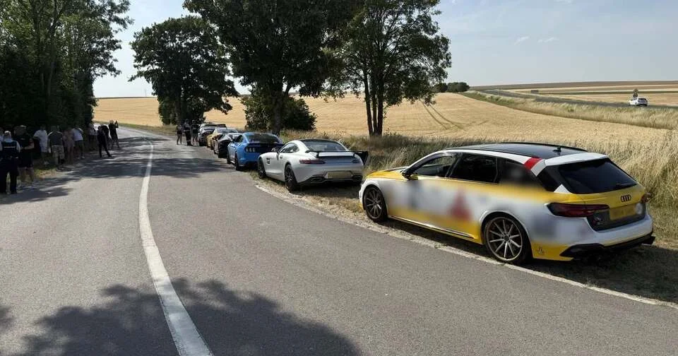 Les gendarmes interceptent un groupe d’Anglais en grosses sportives qui voulaient profiter des belles routes de France