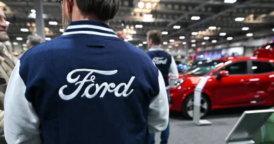 Ford fait marche arrière sur l’IA et recrute 350 ingénieurs tout ce qu’il y a de plus humains