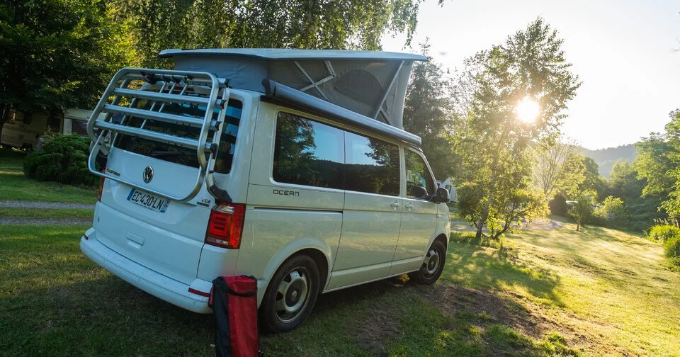 Pourquoi un van est 1 000 fois préférable à un fourgon ou un camping-car