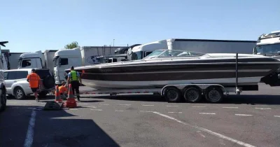 Pourquoi les gendarmes n’ont pas laissé passer ce Canadien qui tractait son bateau sur l’autoroute