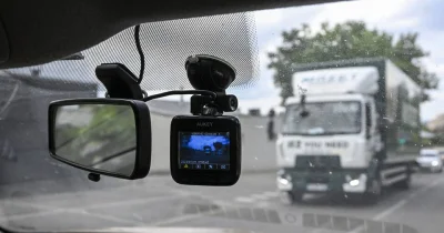 À partir de ce 7 juillet, votre voiture vous regarde dans le blanc des yeux et clignote en cas de gros freinage