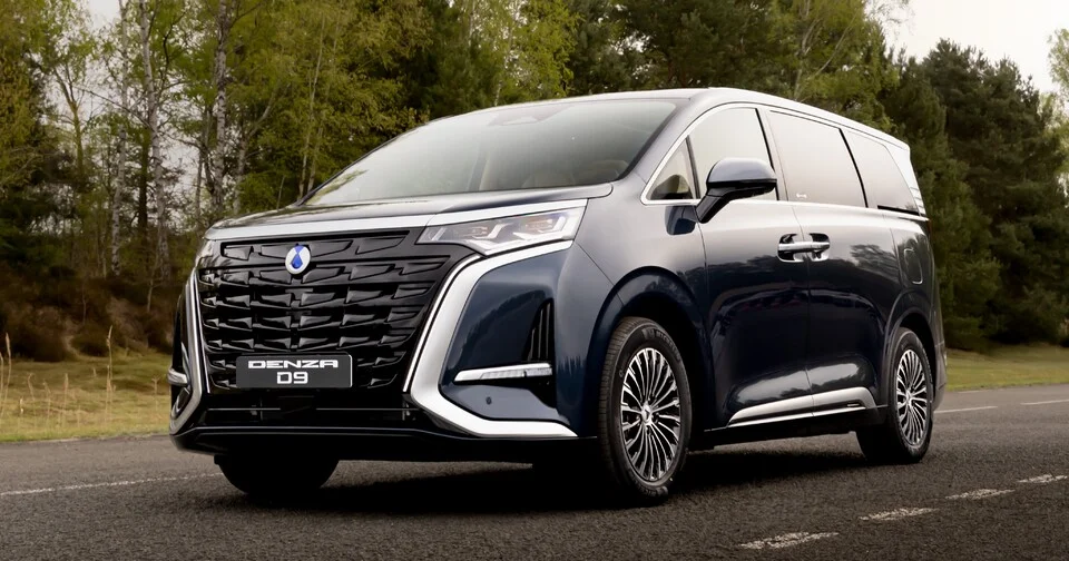 Denza D9 : un luxueux monospace 7 places capable de rouler 210 km en électrique et de délivrer 353 ch en hybride !