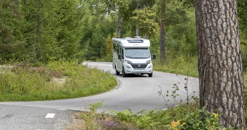 Il prend tous les risques en camping-car pour fuir la police et tient plus de 20 kilomètres