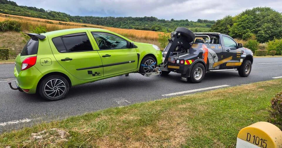 Les gendarmes arrêtent un conducteur de Renault Clio "tunée" cumulant tous les vices