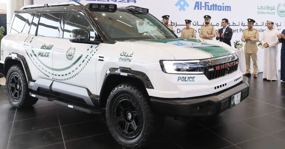 Même la police de Dubaï succombe à BYD : voici son nouveau SUV de 738 ch
