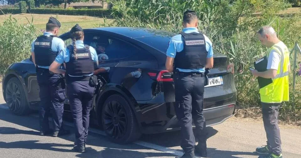 A St Tropez, les gendarmes s’attaquent aux chauffeurs VTC qui font n’importe quoi avec la loi