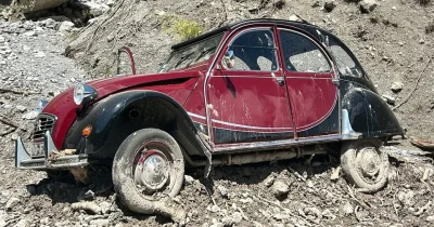 Une jolie Citroën 2CV Charleston, seule victime des coulées de boues dans les Alpes de Haute-Provence
