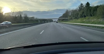 Que risquent ceux qui roulent sur la voie du milieu sur l’autoroute ?