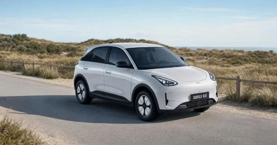 20 900€, ce serait trop cher ? La Geely E2 arrive bientôt en France