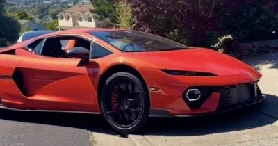 Pourquoi cette Lamborghini n’arrive pas à franchir un tout petit trottoir