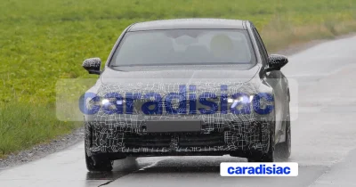 Élargissement de la gamme électrique « Neue Klasse » chez BMW avec le break BMW i3 Touring qui effectue des essais dans la région de Munich.