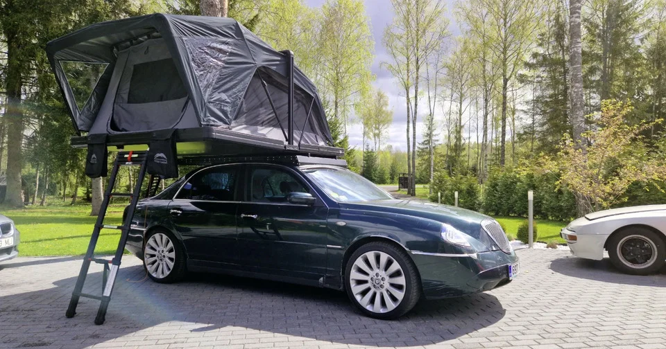 Cette Lancia Thesis avait vraiment très peu de chances de finir en voiture de vanlife
