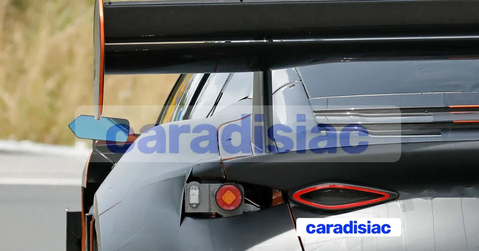 Les premiers prototypes de l’électrique Denza Z Di-Aero P2000 + sont désormais en phase d’essai sur le circuit du Nürburgring.